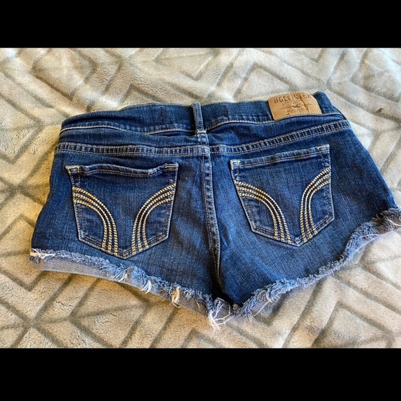 Hollister Shorts - Picture 2 of 2